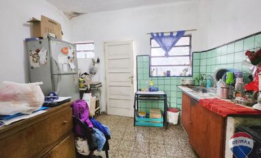 VENTA CASA + DEPARTAMENTO 3 Y 2 AMB / FCIO. VARELA