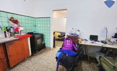 VENTA CASA + DEPARTAMENTO 3 Y 2 AMB / FCIO. VARELA
