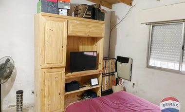 VENTA CASA + DEPARTAMENTO 3 Y 2 AMB / FCIO. VARELA