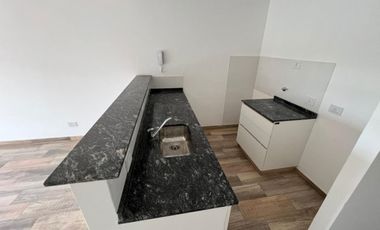 VENTA DE DEPARTAMENTO 2 AMBIENTES EN PLENO CENTRO DE MONTE GRANDE - CON COCHERA