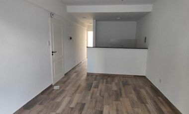 VENTA DE DEPARTAMENTO 2 AMBIENTES EN PLENO CENTRO DE MONTE GRANDE - CON COCHERA