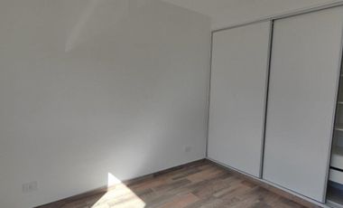 VENTA DE DEPARTAMENTO 2 AMBIENTES EN PLENO CENTRO DE MONTE GRANDE - CON COCHERA