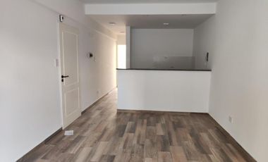 VENTA DE DEPARTAMENTO 2 AMBIENTES EN PLENO CENTRO DE MONTE GRANDE - CON COCHERA
