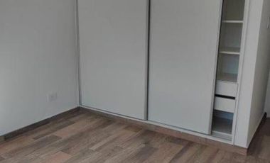 VENTA DE DEPARTAMENTO 2 AMBIENTES EN PLENO CENTRO DE MONTE GRANDE - CON COCHERA