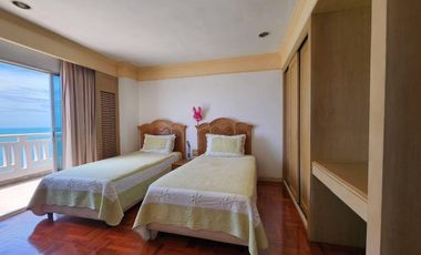 Beachfront condo in Cha-am at Springfield Beach Condominium