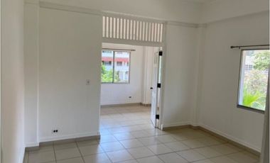 Alquilo amplio apartamento excelente vista