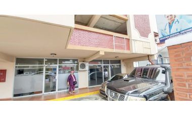Alquilo local con estratégica ubicación via porras