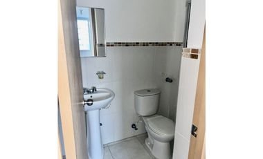 Alquilo luminoso apartamento ph alcacia tower