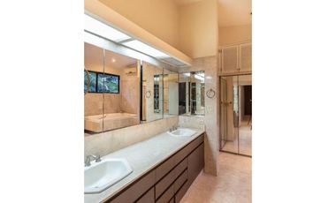 Alquilo hermoso Duplex en Obarrio para uso residencial o comercial