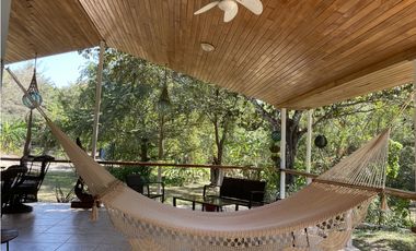 se vende finca con cabañas en San Carlos