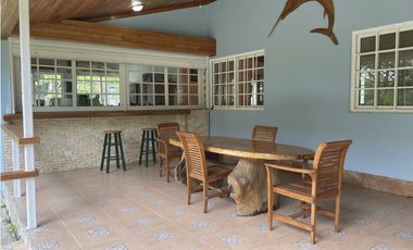 se vende finca con cabañas en San Carlos