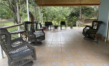 se vende finca con cabañas en San Carlos