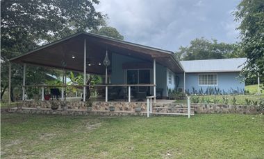 se vende finca con cabañas en San Carlos