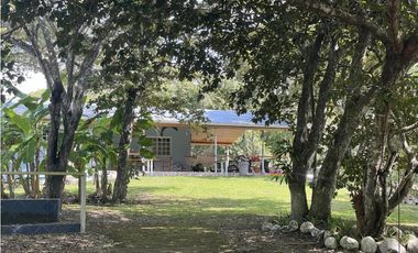 se vende finca con cabañas en San Carlos