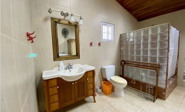 se vende finca con cabañas en San Carlos