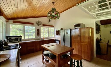 se vende finca con cabañas en San Carlos