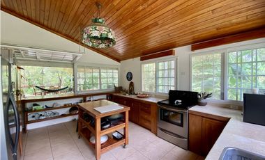 se vende finca con cabañas en San Carlos