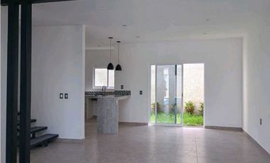 CASA SOLA EN VENTA EN YAUTEPEC