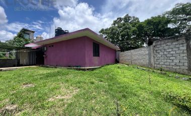 Casa en venta en Tuzamapan a 500 metros de la carretera.