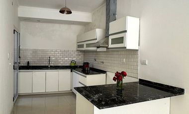 VENTA BERNAL OESTE CASA 3 AMBIENTES