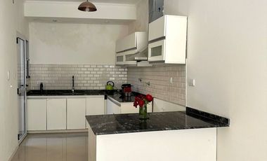 VENTA BERNAL OESTE CASA 3 AMBIENTES