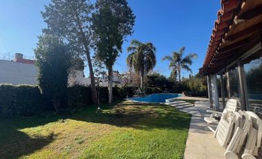 VENTA CASA DOBLE LOTE CON PISCINA WILDE