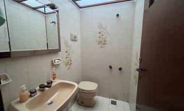 VENTA CASA DOBLE LOTE CON PISCINA WILDE