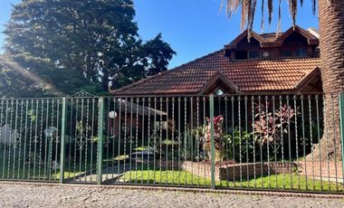 VENTA CASA DOBLE LOTE CON PISCINA WILDE