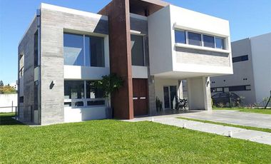 Hermosa Casa Amplia Con Piscina en Nuevo Quilmes