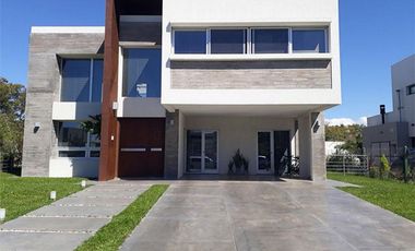 Hermosa Casa Amplia Con Piscina en Nuevo Quilmes