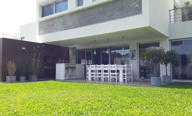 Hermosa Casa Amplia Con Piscina en Nuevo Quilmes