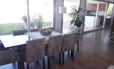 Hermosa Casa Amplia Con Piscina en Nuevo Quilmes
