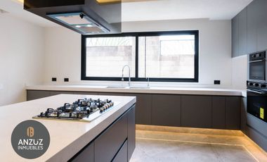 Venta casa 4 recámaras a 5 min de Sonata, fracc. cerrado y jardín