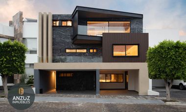 Venta casa 4 recámaras a 5 min de Sonata, fracc. cerrado y jardín