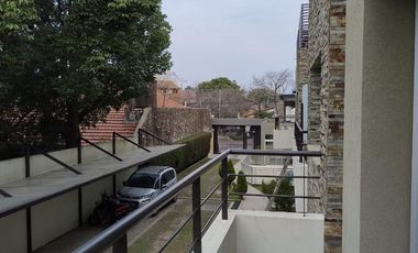 Casa 3 ambientes con cochera en Complejo Bernal Centro