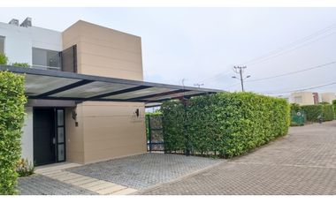 Venta Casa de Descanso con Piscina en Ricaurte – Cundinamarca