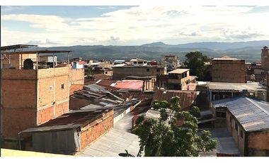 Local Comercial / Vivienda con 4 pisos en Venta - Tarapoto - Centro