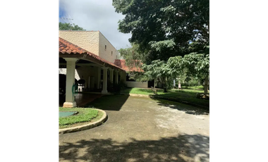 CHITRE / CASA DE CAMPO / 4300 M2 / CON CASA DE HUESPED