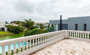 VENTA CASA AL CANAL BARRIO NUEVO QUILMES