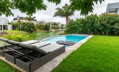 VENTA CASA AL CANAL BARRIO NUEVO QUILMES