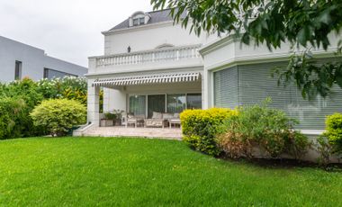 VENTA CASA AL CANAL BARRIO NUEVO QUILMES