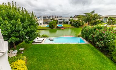 VENTA CASA AL CANAL BARRIO NUEVO QUILMES