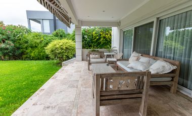 VENTA CASA AL CANAL BARRIO NUEVO QUILMES
