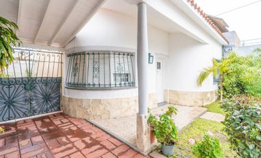VENTA CASA 3 AMBIENTES SARANDI COCHERA