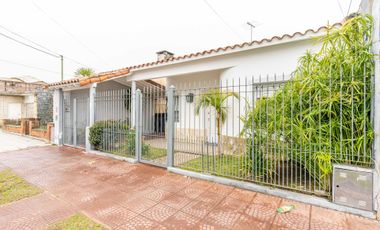 VENTA CASA 3 AMBIENTES SARANDI COCHERA