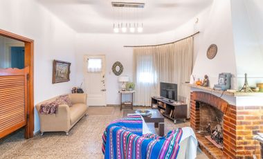 VENTA CASA 3 AMBIENTES SARANDI COCHERA