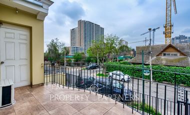 Estupenda Casa para Uso Comercial va (UF 52 / m2)  con Renta (4% Rentabilidad)