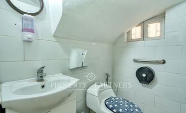 Estupenda Casa para Uso Comercial va (UF 52 / m2)  con Renta (4% Rentabilidad)