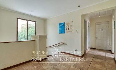 Estupenda Casa para Uso Comercial va (UF 52 / m2)  con Renta (4% Rentabilidad)