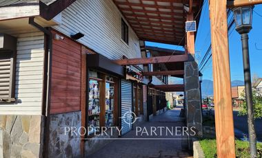 Hotel y locales comerciales en esquina principal